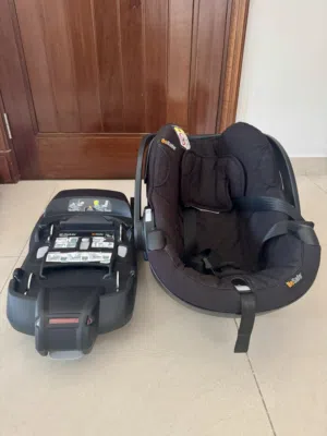 The YOYO besafe car seat 0+ with foundation