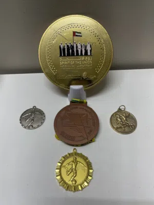 درع وميداليات عدد خمس