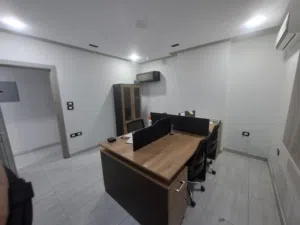 مكتب Workstation احترافي 4 أفراد + دولاب ملفات بحالة ممتازة