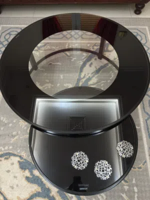 2 طاولة زجاج نظيف