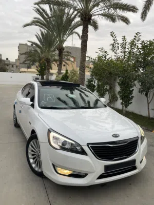 Kia . Cadenza . 2011 . Used2