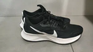 حذائين نايك Nike صنع فيتنام الاثنين للبيع ب 25 سعر نهائي