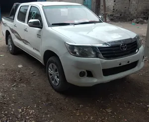 Toyota . Hilux . 2013 . New0