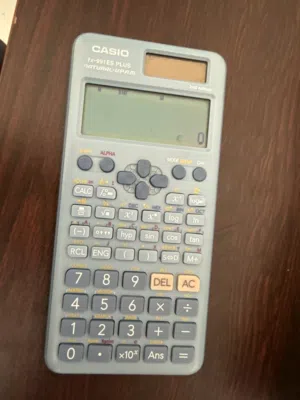 آلة حاسبة casio fx-991ES Plus