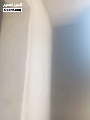 انا صنايعي مبيض محاره من الصعيد مقيم بشتغل بالقاهرة