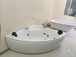 جاكوزي بحالة ممتازة ،شبه جديد