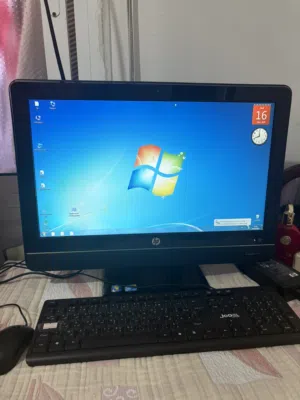 حاسوب HP خدام مزيان مع كلافية وفأرة، مناسب للدراسة والإنترنت للتواصل في خاص