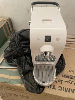 ماكينة قهوة شبة جديدة