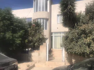 2 Floors . 230 m2 . Landlord1