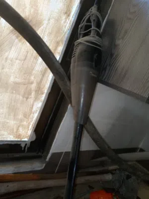 مكنسة كهربائية صغيرة