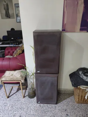 2 سماعات بحالة ممتازة جدا جدا