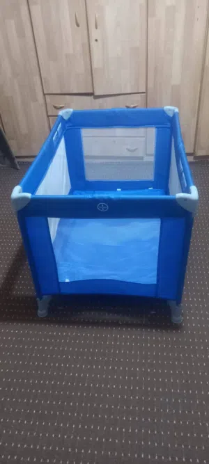 تخت بيبي لعمر 4 سنوات امريكي بحالة ممتازة للبيع