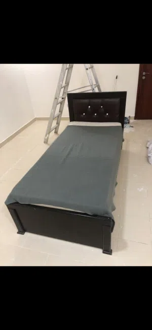سرير مستخدم نضيف حط سعرك وشيل