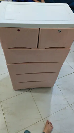 Draweryer table with Tyre