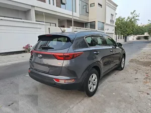 kia-sportage-2018-first-owner-300km-bahrain-agency-family-used-very-good-condition-good-maintenance