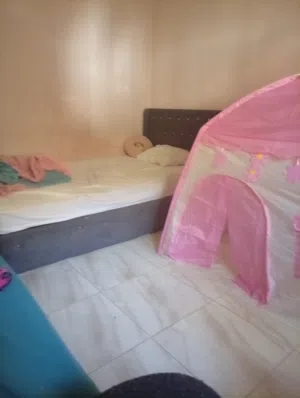 تخت مفرد بوكس ب حالة جيدة استخدام بسيط جيد