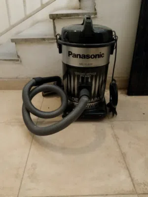 مكنسه باناسونيك بحاله ممتازه
