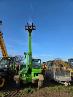 معدات ثقيلة للبيع من بريطانيا  لوادر وحفارات ونقل ثقيل للتصدير Heavy Equipment from UK – Export