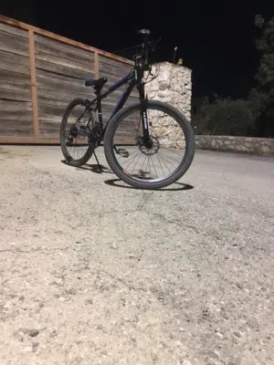 دراجه هوائيه للبيع النوع//دراجه هوائيه جبليه اللون :اسود.   المقاس :26 (A Perfect bike )