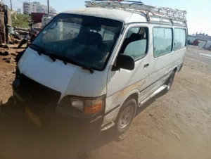 باص "لقطة" للبيع - محول غاز وتأثيرات جديده وطاوات كرون وبطارية 70جديده باكستاني وبسعر مغري