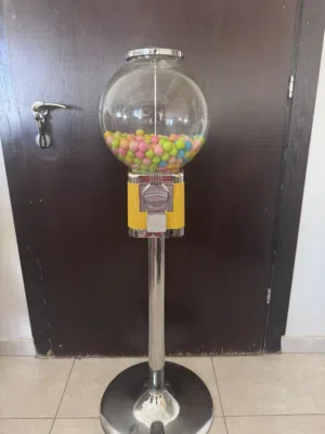 ماكنة علكة gumball machine