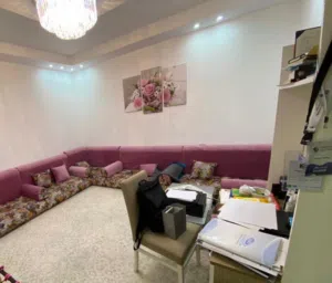 موقع سكني ممتاز وسط البلاد  قريب من الخدمات ..