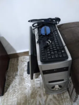 كمبيوتر للبيع