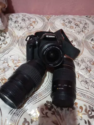 Caméra canon EOS 550D مستعملة مرتين فقط بتمن جيد