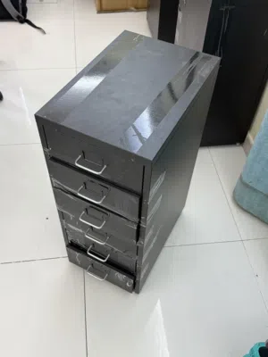 درج ايكيا باللون الاسود