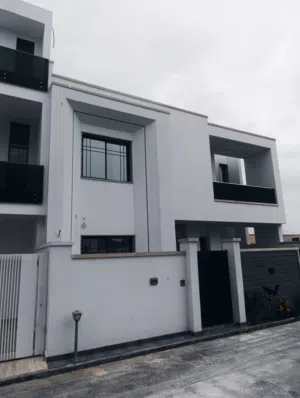 فرصة مميزة للسكن الراقي في قلب الحمودات