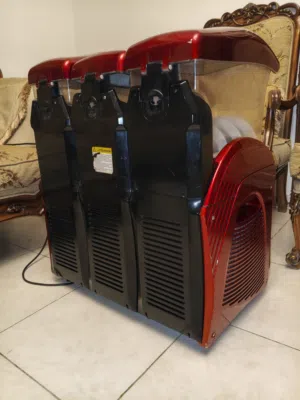 ماكينه سلاش ايطالي اصليه نظيفه + ثلاجه عرض باب واحد نظيفه جيده جدا