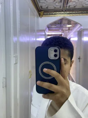 آيفون 11. آلون ابيضّ