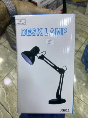 تيبل لامب ذراع طويل  مع لمبه هديه   يستعمل للدراسه و صالونات
