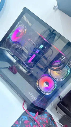 Pc العاب مع شاشة و ماوس و كيبورد