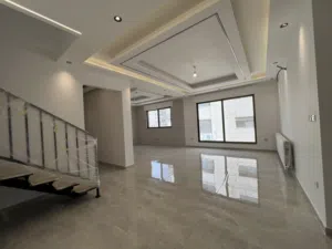 شقة فاخرة في خلدا العواجانية طابق ثالث مع روف مرخص