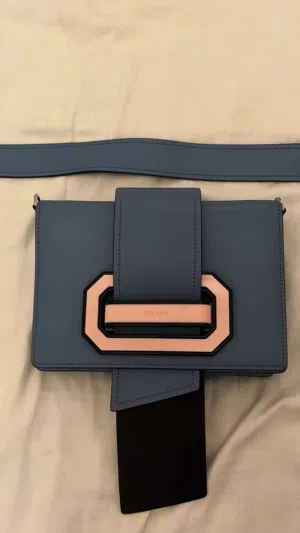شنطة برادا (Prada) أصلية - إصدار "Prada Ribbon"