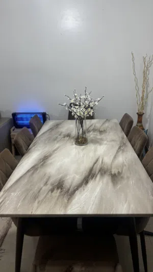 طاولة طعام