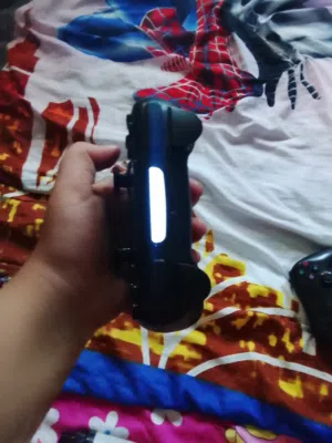 ايادي بلايستيشن 4 للبيع
