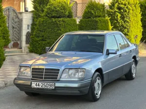 مرسيدس بنز E200 للبيع بحاله ممتازه موديل 1994