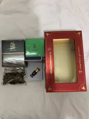 البوكس جاني هدية و أريد أن أبيعه لعدم الاستخدام وهو عباره عن ( عطر العود و بخور عود من شركة الحرمين)