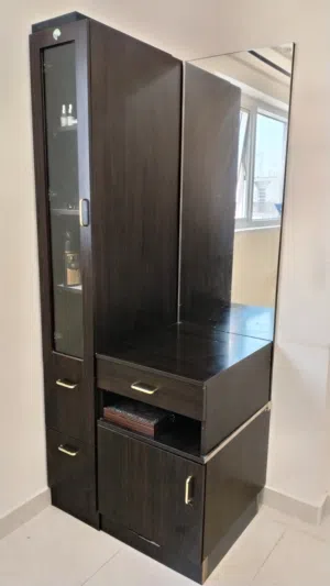 Dresing table with mirror