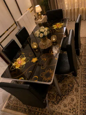 طاولة سفرة شبه جديد ب 100 دينار