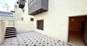 آخر شقتين طابق ارضي مساحه 171 م 70 الف بدل من 84 الف مقابل صاله الفيروز و بجانب محطه طبربور باص سريع