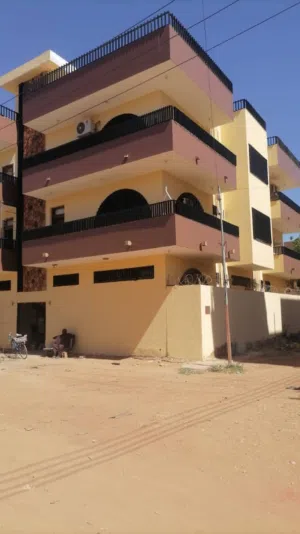 ‏ثلاث طوابق ‏.‏ 360 م٢ ‏.‏ الوسيط‏3