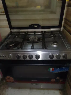 طباخ للبيع خمس عيون يحتوي على فرن