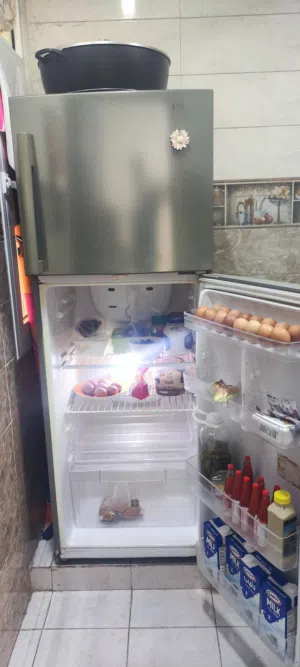 ثلاجة للبيع بداعي السفر نوع سامسونغ