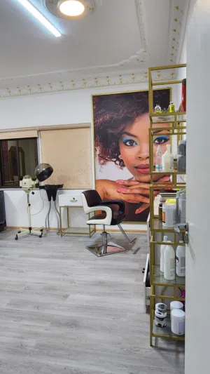 Beauty Salon for sale صالون تجميل نسائي للبيع