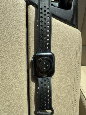 Apple Watch Series 6 GPS + Cellular 44mm بحالة ممتازة