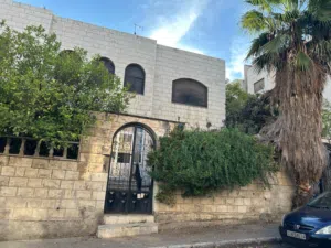 بيت سكني للبيع في جبل الحسين