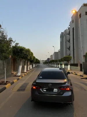 تيوتا كامري شاشه فوق لون هاڤانا